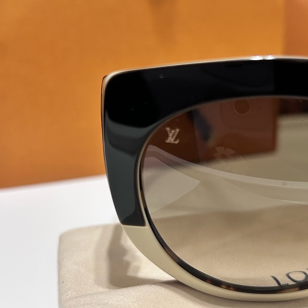 Louis Vuitton Black and Gold Sunglasses - Picture 3 of 11